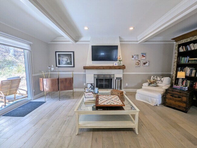 Building Photo - 1036 Heritage Vlg