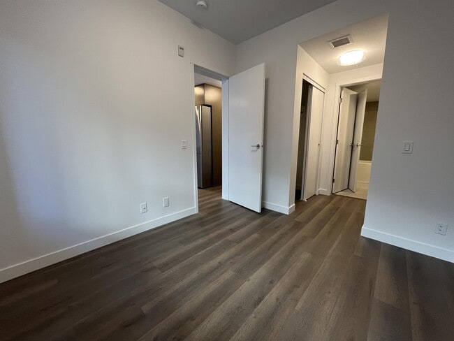 Building Photo - 645 Como Lake Ave