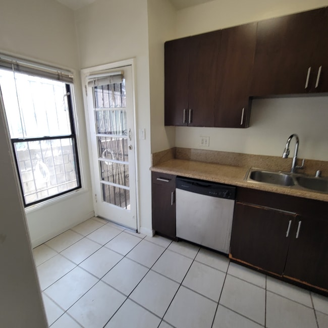 Foto del edificio - 4528 Edgewood Pl