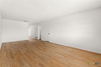 Building Photo - 1005 Eastside Dr