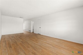 Building Photo - 1005 Eastside Dr