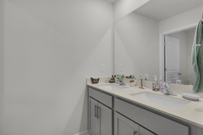 Building Photo - 2005 Ella Bengel Dr