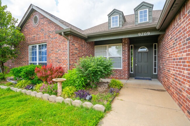 Foto del edificio - 4 Bed | 2 Bath | Owasso | $2060 | Mid July