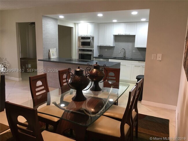 Building Photo - 141 Crandon Blvd