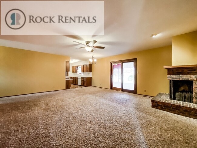 Building Photo - Beautiful 3 Bed 2 Bath Home with Two Car Garage