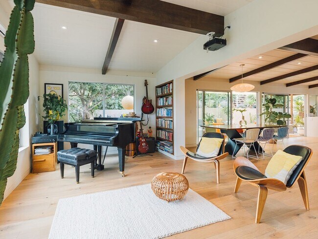 Building Photo - Beautiful mid century modern 3 Bedroom Single Family Home in Carlsbad