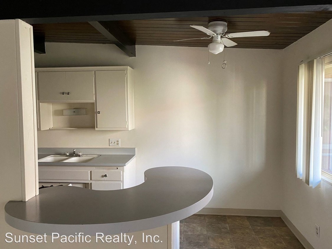 Building Photo - 4922 Santa Cruz Ave