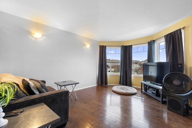 Building Photo - 8922-8970 70 Ave