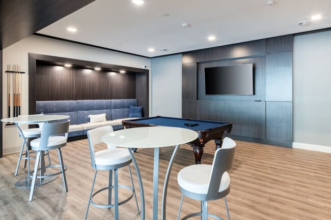 Building Photo - 1632 N Franklin Pl