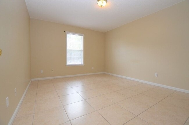 Building Photo - 6000 Susan Cir