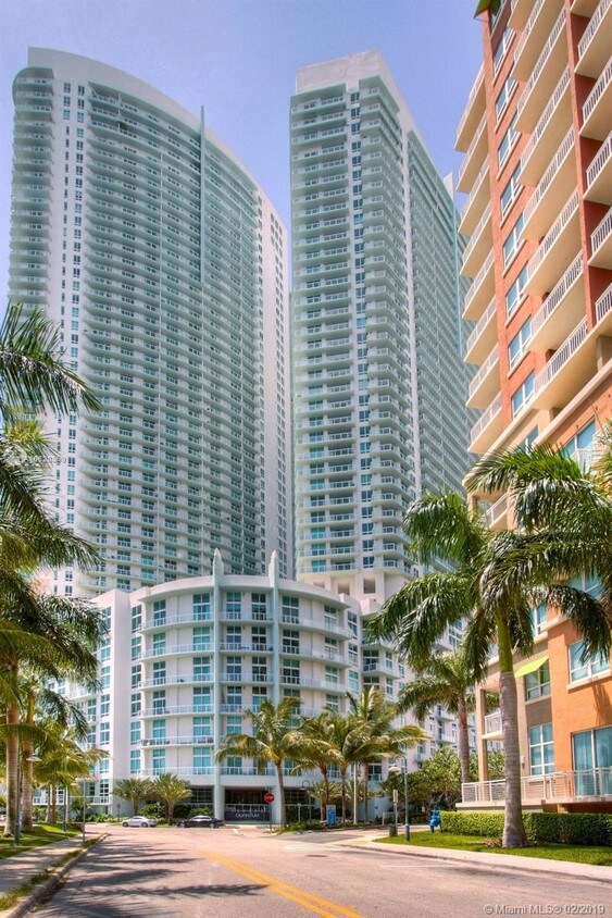 Primary Photo - 1900 N Bayshore Dr