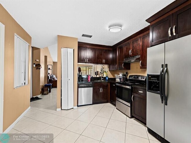 Building Photo - 9029 W Sunrise Blvd