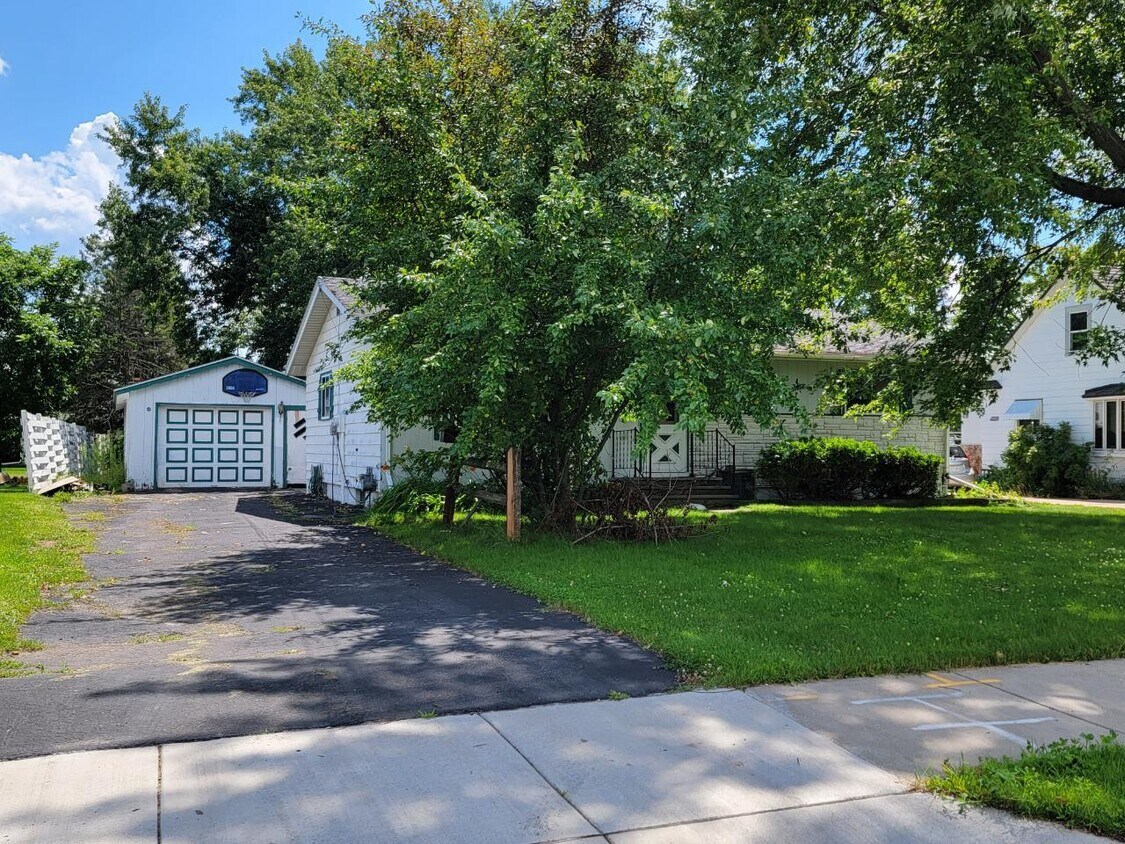 1805 5th Ave, Antigo, WI 54409 House Rental in Antigo, WI