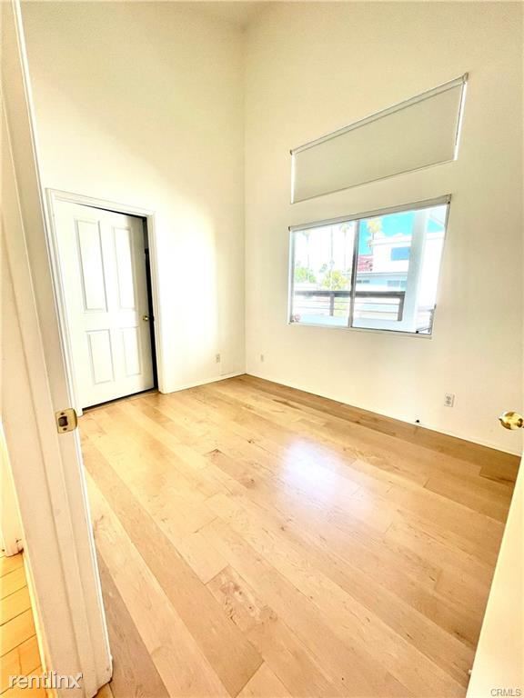 Building Photo - 2 br, 2 bath Condo - 480 N Catalina Ave Un...