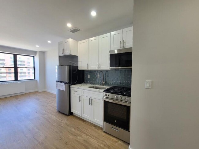 Building Photo - 0 bedroom in WOODSIDE NY 11377