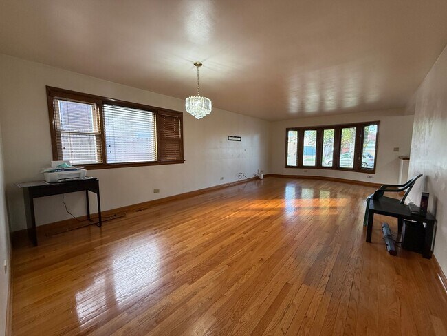 Foto del edificio - 3bed/2bath Home Fenced Yard Deck 2 Car Garage