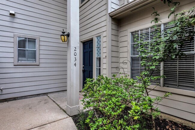 Building Photo - 2034 Glencove Dr
