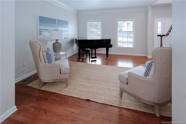 Foto del edificio - 55 Revere Ln