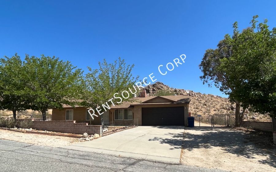 Foto principal - 3 Bedroom, 2 Bath home for Rent in Palmdale