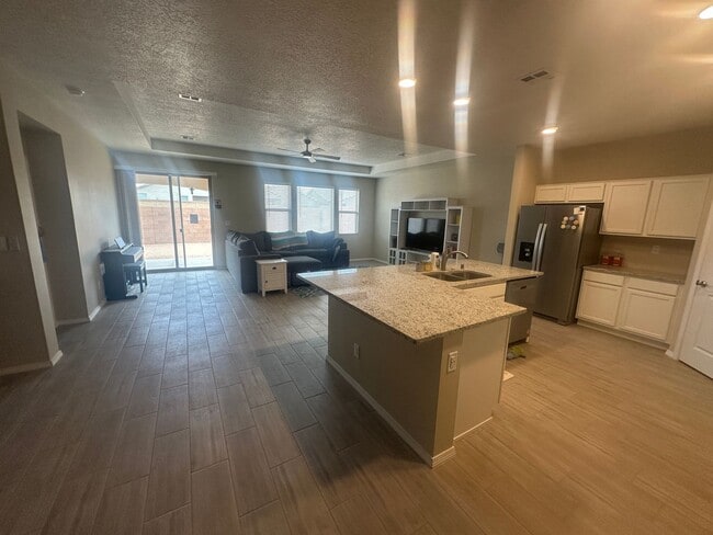 Building Photo - 2164 Solara Loop NE