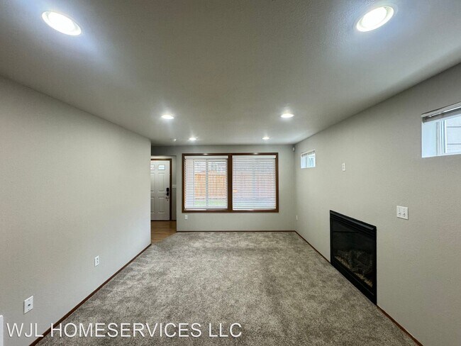Building Photo - 3 br, 2.5 bath House - 1327 149th Pl SW
