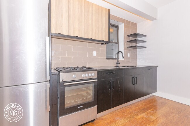 Foto del edificio - 17-21-21 Putnam Ave