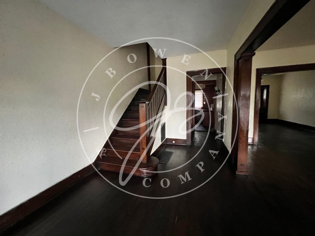 Foto del edificio - 4-Bedroom Gem on Lincoln Avenue: Spacious ...