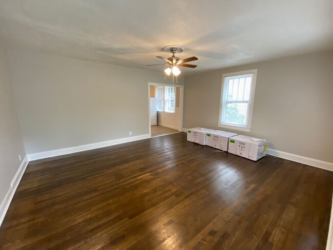 Building Photo - Cleveland Park large 2 bed / 1 bath remode...