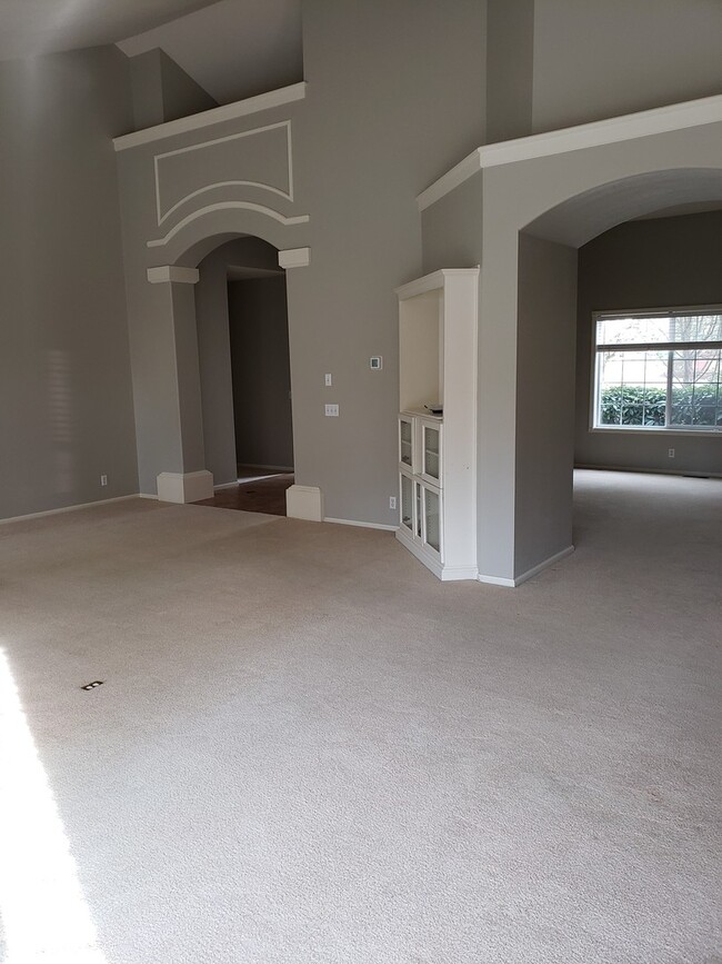Building Photo - 1570 Kingston Way