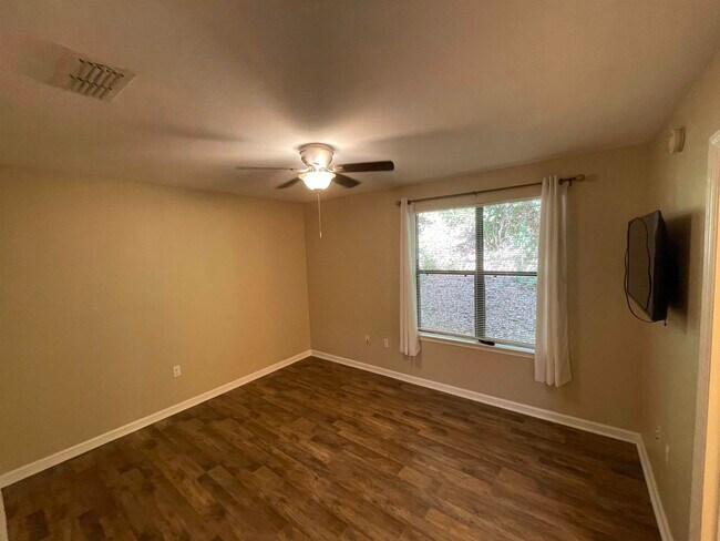 Foto del edificio - 2310 Timber Oak Ln