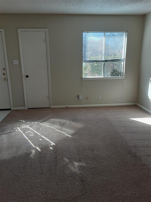 Foto del edificio - 3206 Mossrock Dr