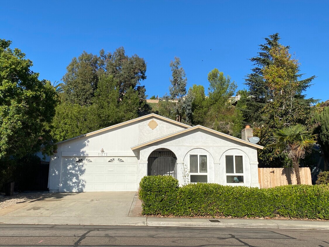 Primary Photo - 11272 Almazon St