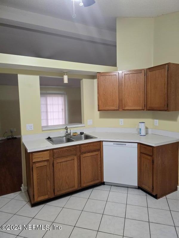 Building Photo - 8040 Macinnes Dr E