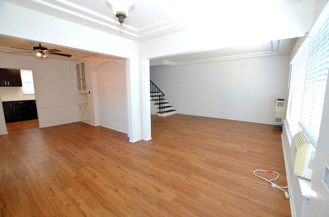Building Photo - 3Bd/1.5Ba Duplex