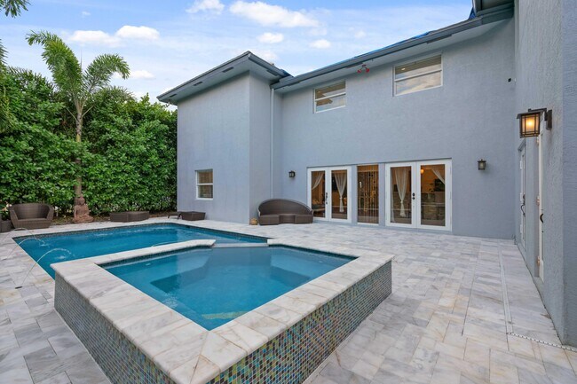 Foto del edificio - 542 N Cypress Dr
