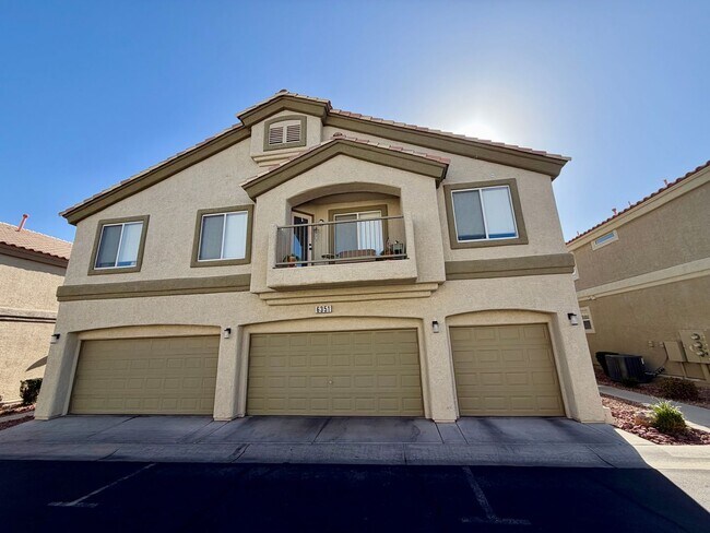 Foto del edificio - 2 bedroom townhome with back yard in Boulder Ranch