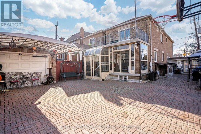 Photo du bâtiment - 641 Caledonia Rd