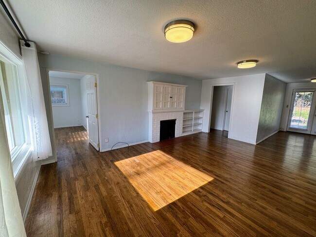 Foto del edificio - 4 Bedroom, 2 Bath House in SE Eugene
