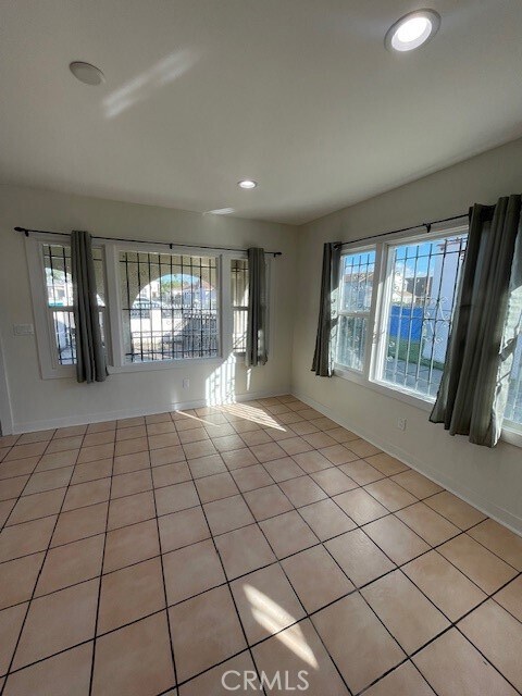Foto del edificio - 1040 W 93rd St