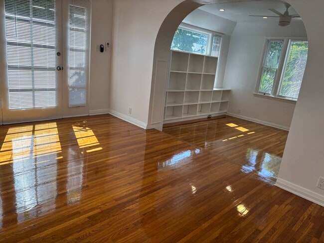 Foto del edificio - 8707 W West Knoll Dr