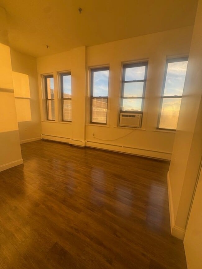 Building Photo - SilverBrick Lofts