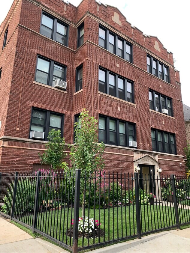 Primary Photo - 2652 E 74th St