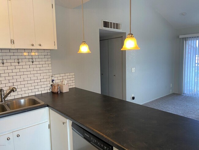 Building Photo - 836 S Langley Ave