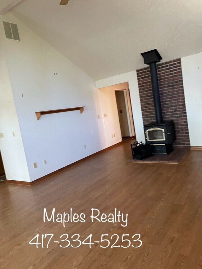 Building Photo - 3 bedroom, 2.5 bath in Ridgedale, MO near Big Cedar Lodge