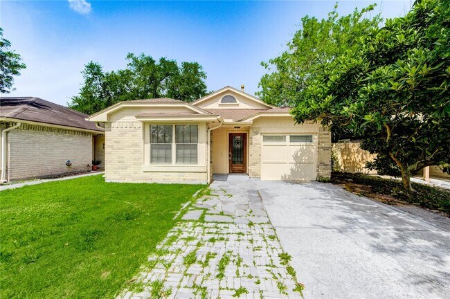 Foto del edificio - 5207 Beaverhill Dr