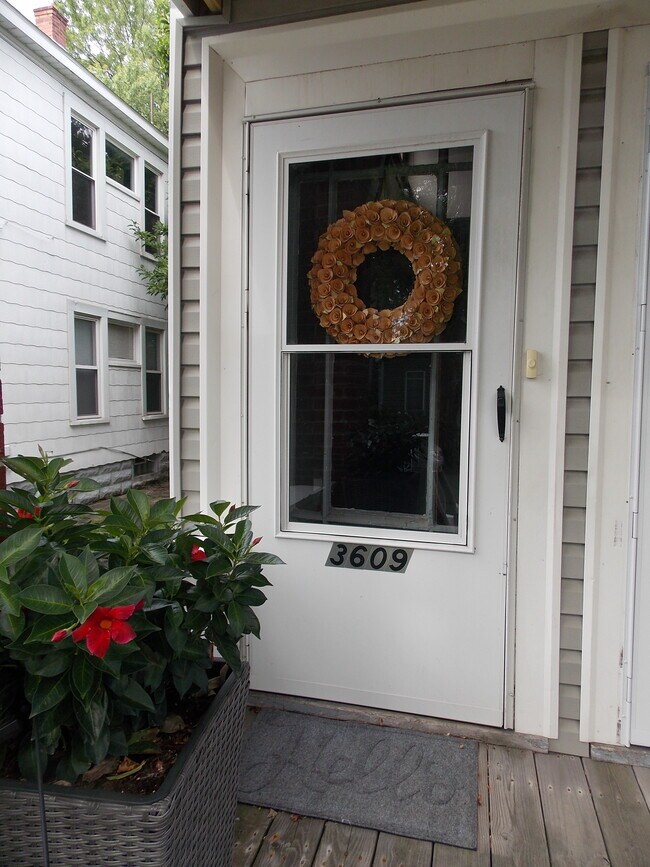 Foto del edificio - 3611 Maple St