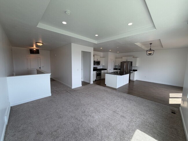Foto del edificio - 8285 Lakeshore Dr