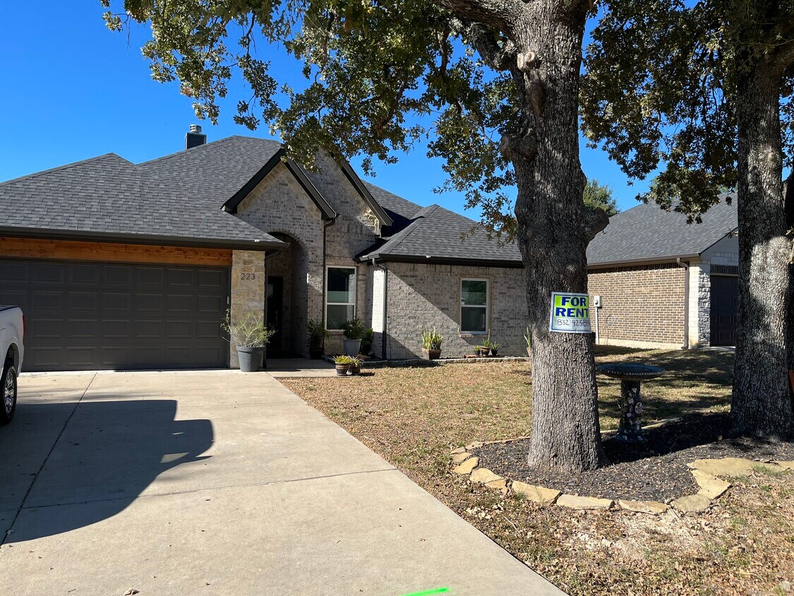 Primary Photo - 223 Port Dr