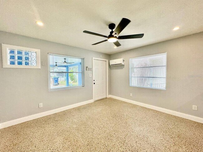 Foto del edificio - 13337 1st St E