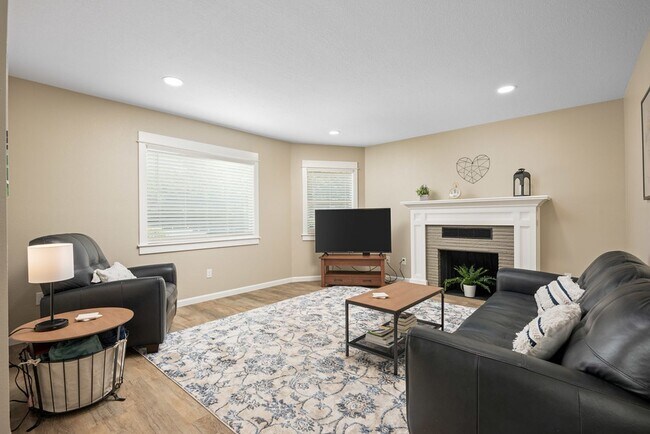 Building Photo - 3233 SE 51st Ave